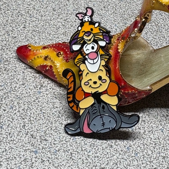 Pooh and the gang enamel pin/brooch - Picture 2 of 3